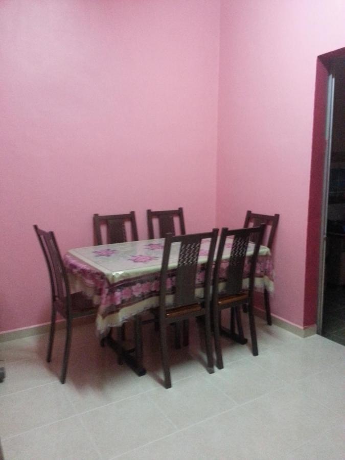 Yasmeen Homestay Kemaman Chukai Exterior foto