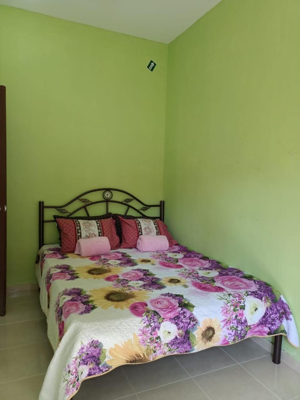Yasmeen Homestay Kemaman Chukai Exterior foto