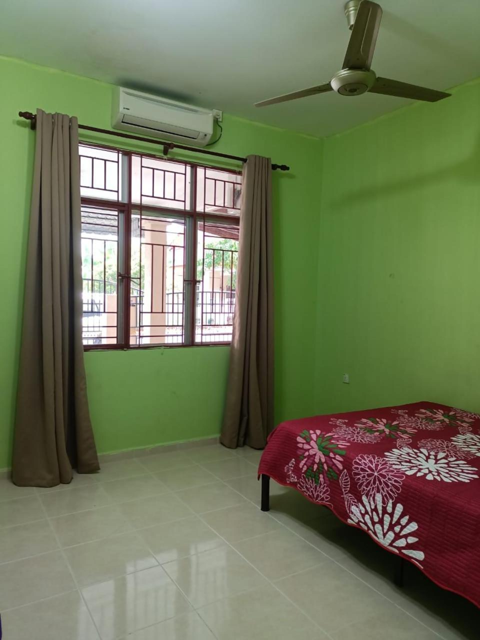 Yasmeen Homestay Kemaman Chukai Exterior foto